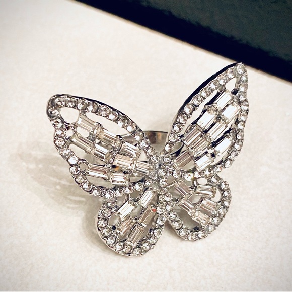 BLING BUTTERFLY 🦋 RING 💍 - Picture 2 of 5